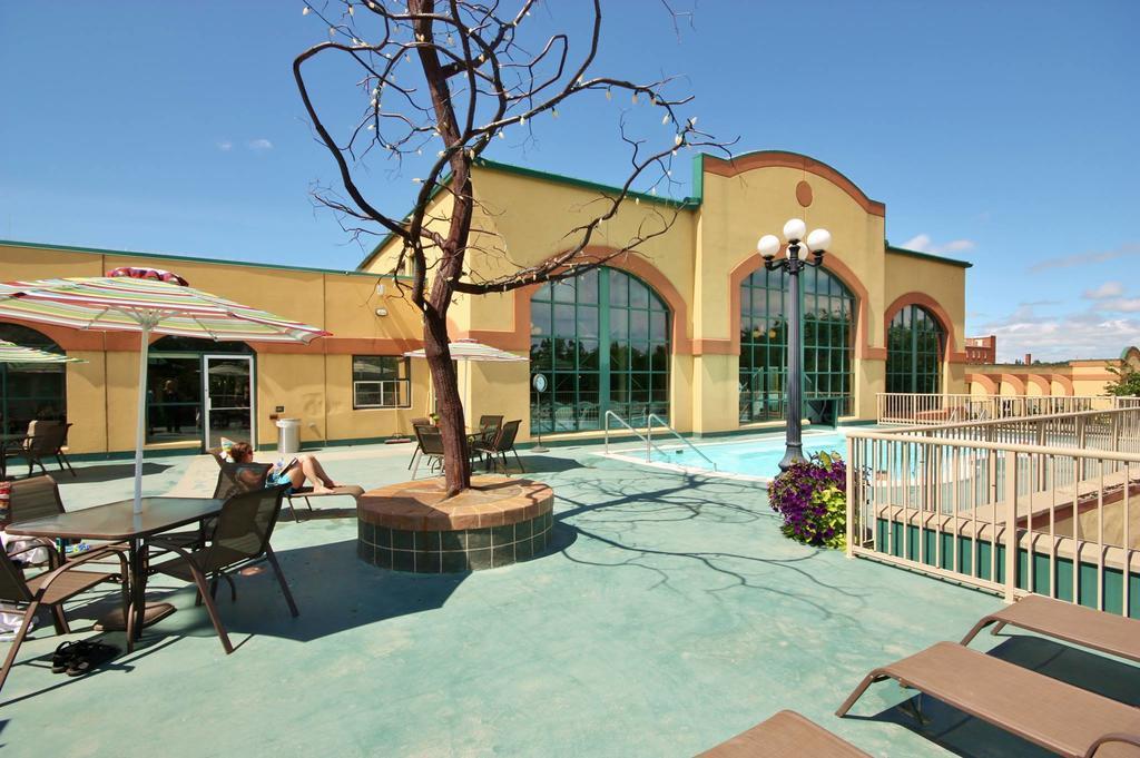Temple Gardens Hotel & Spa Муус Джоу Екстериор снимка